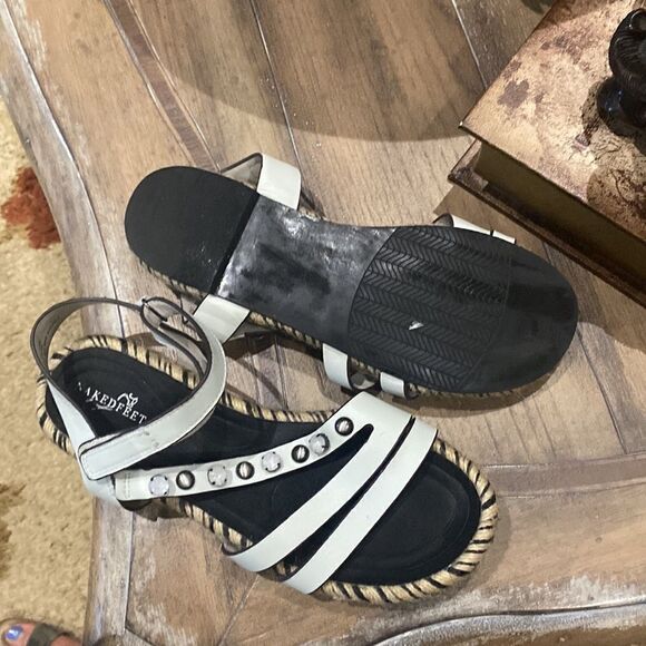 ❤️ Naked Feet “Arko” Leather Jeweled Sandals ❤️ - Picture 5 of 8